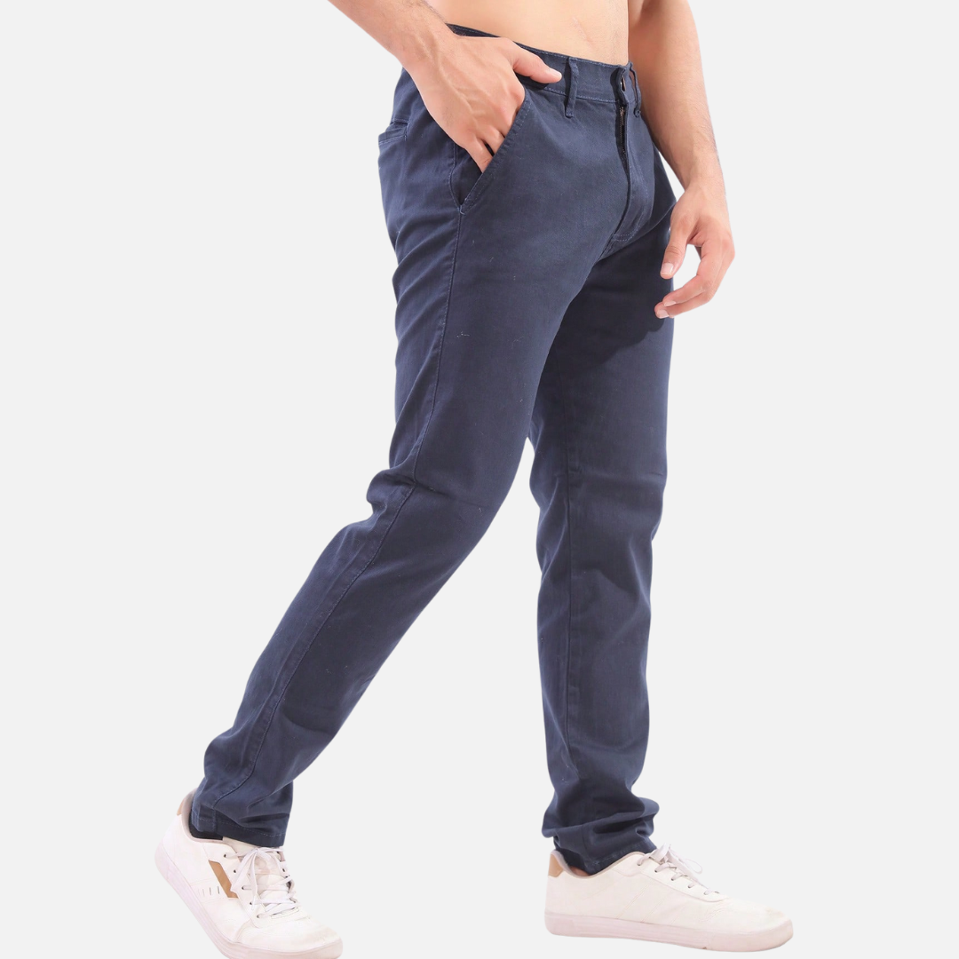 Calça Sarja Masculina Norvitz NV168 com Lycra, modelagem ajustada e bolsos embutidos. Conforto, estilo e versatilidade para todas as ocasiões.