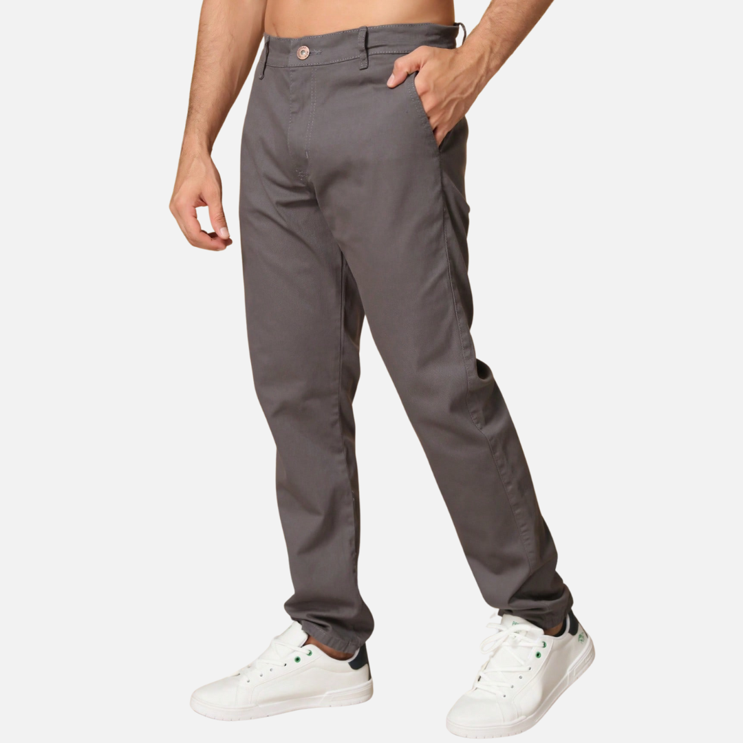 Calça Sarja Masculina Norvitz NV168 com Lycra, modelagem ajustada e bolsos embutidos. Conforto, estilo e versatilidade para todas as ocasiões.