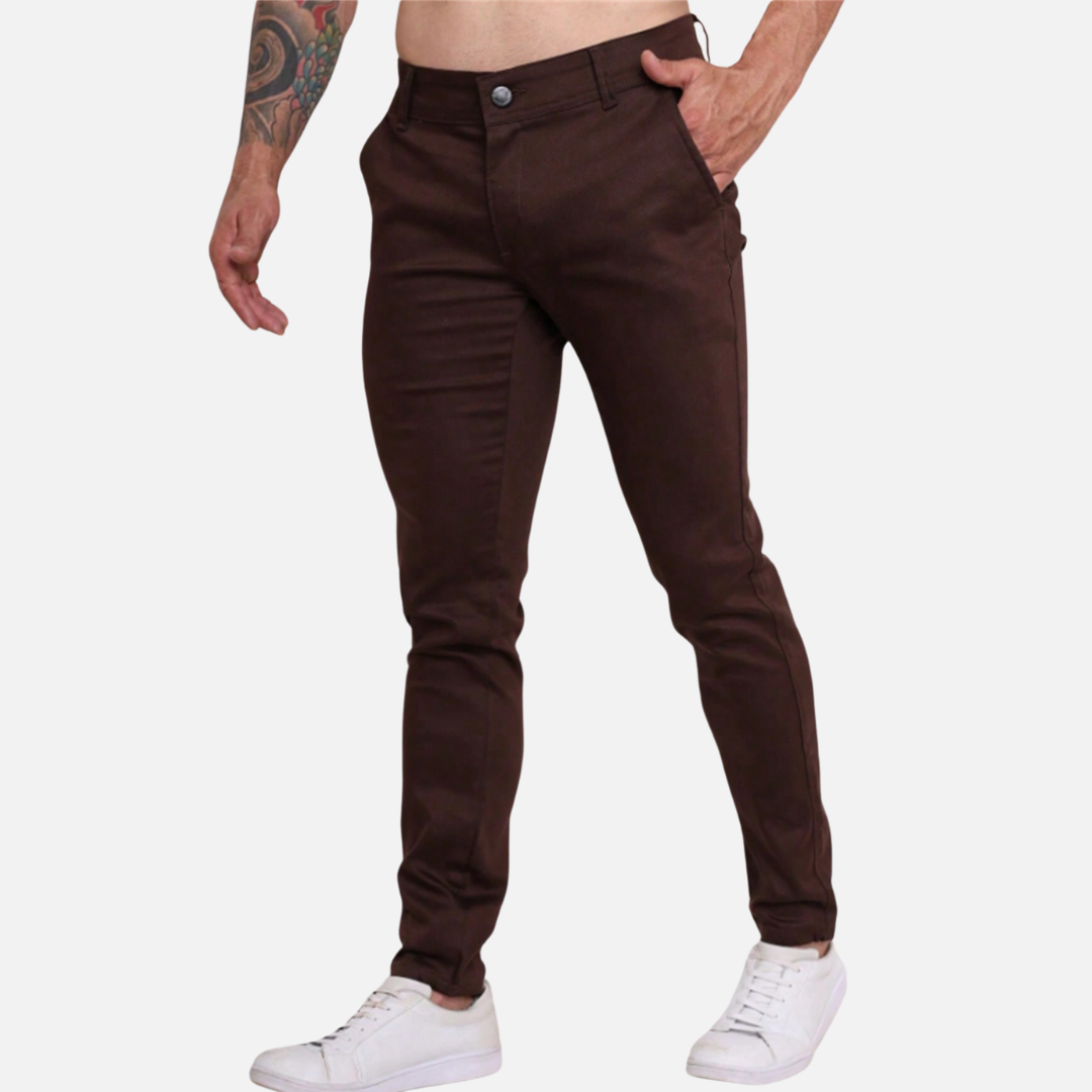Calça Sarja Masculina Norvitz NV168 com Lycra, modelagem ajustada e bolsos embutidos. Conforto, estilo e versatilidade para todas as ocasiões.