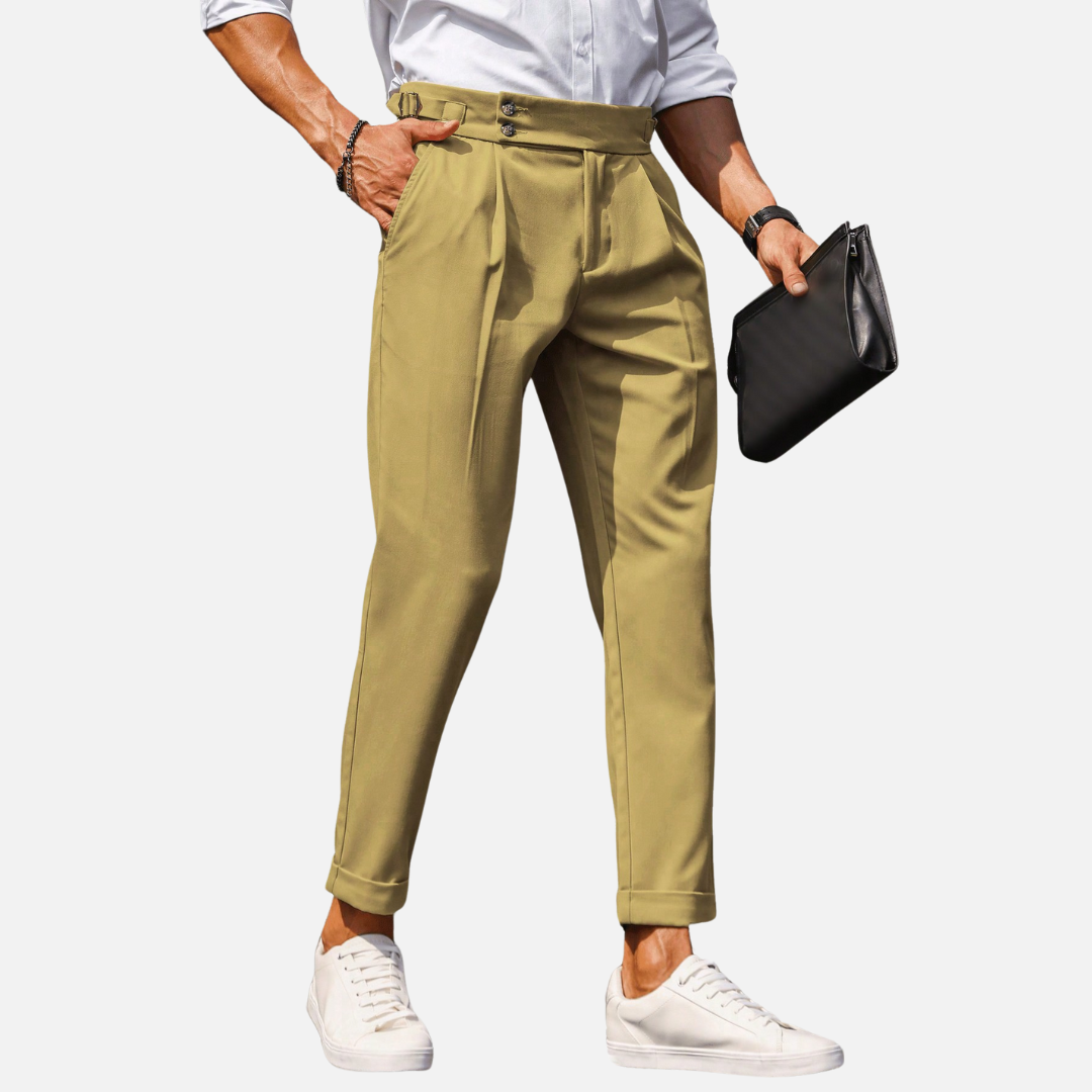 Calça Social de Alfaiataria Masculina Norvitz NV169 com pregas dobradas, bolsos inclinados e modelagem clássica. Elegância e conforto em uma peça sofisticada.