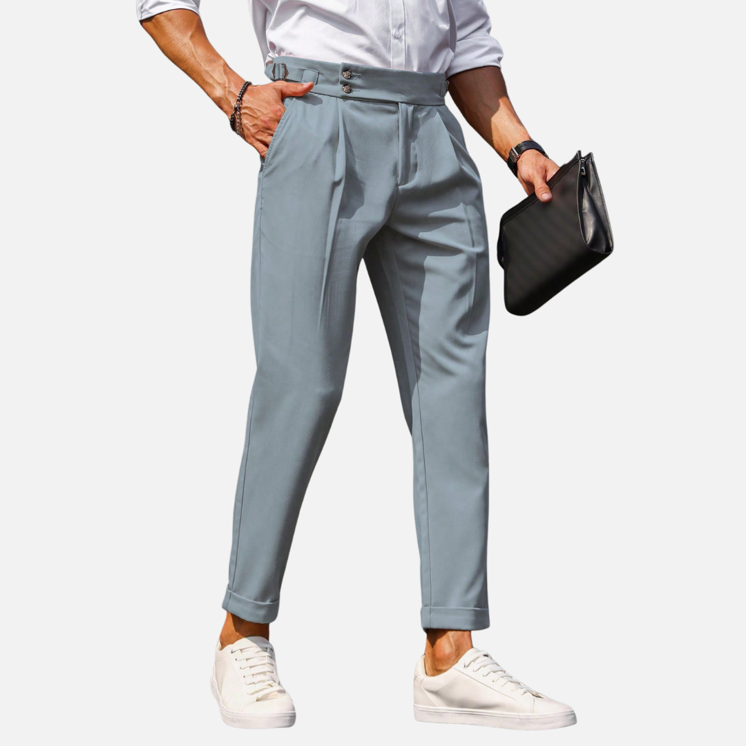 Calça Social de Alfaiataria Masculina Norvitz NV169 com pregas dobradas, bolsos inclinados e modelagem clássica. Elegância e conforto em uma peça sofisticada.