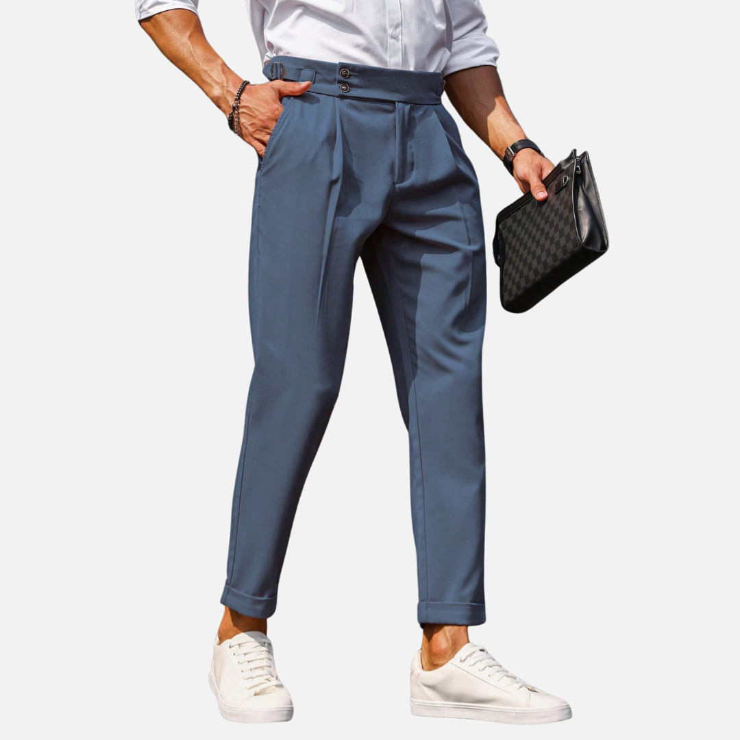 Calça Social de Alfaiataria Masculina Norvitz NV169 com pregas dobradas, bolsos inclinados e modelagem clássica. Elegância e conforto em uma peça sofisticada.