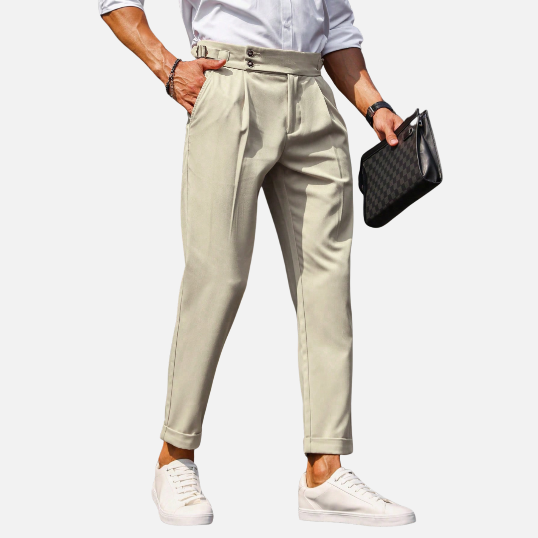 Calça Social de Alfaiataria Masculina Norvitz NV169 com pregas dobradas, bolsos inclinados e modelagem clássica. Elegância e conforto em uma peça sofisticada.gas dobradas, bolsos inclinados e modelagem refinada para um visual elegante.