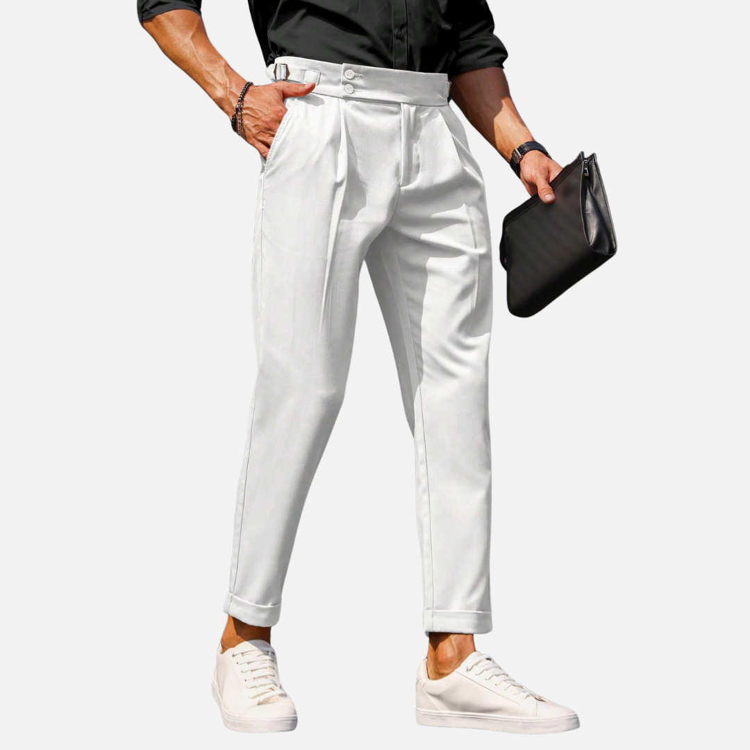 Calça Social de Alfaiataria Masculina Norvitz NV169 com pregas dobradas, bolsos inclinados e modelagem clássica. Elegância e conforto em uma peça sofisticada.