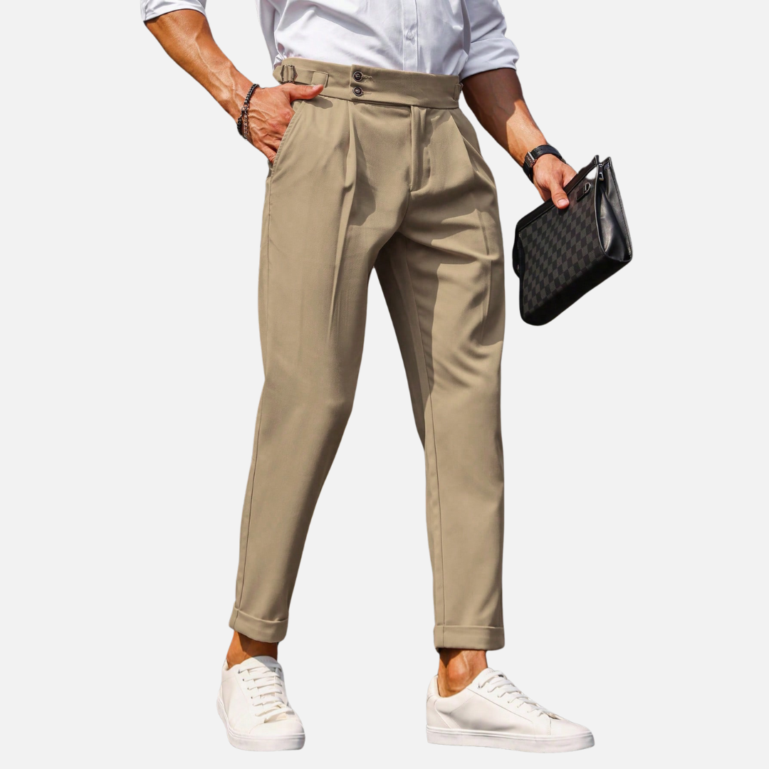 Calça Social de Alfaiataria Masculina Norvitz NV169 com pregas dobradas, bolsos inclinados e modelagem clássica. Elegância e conforto em uma peça sofisticada.