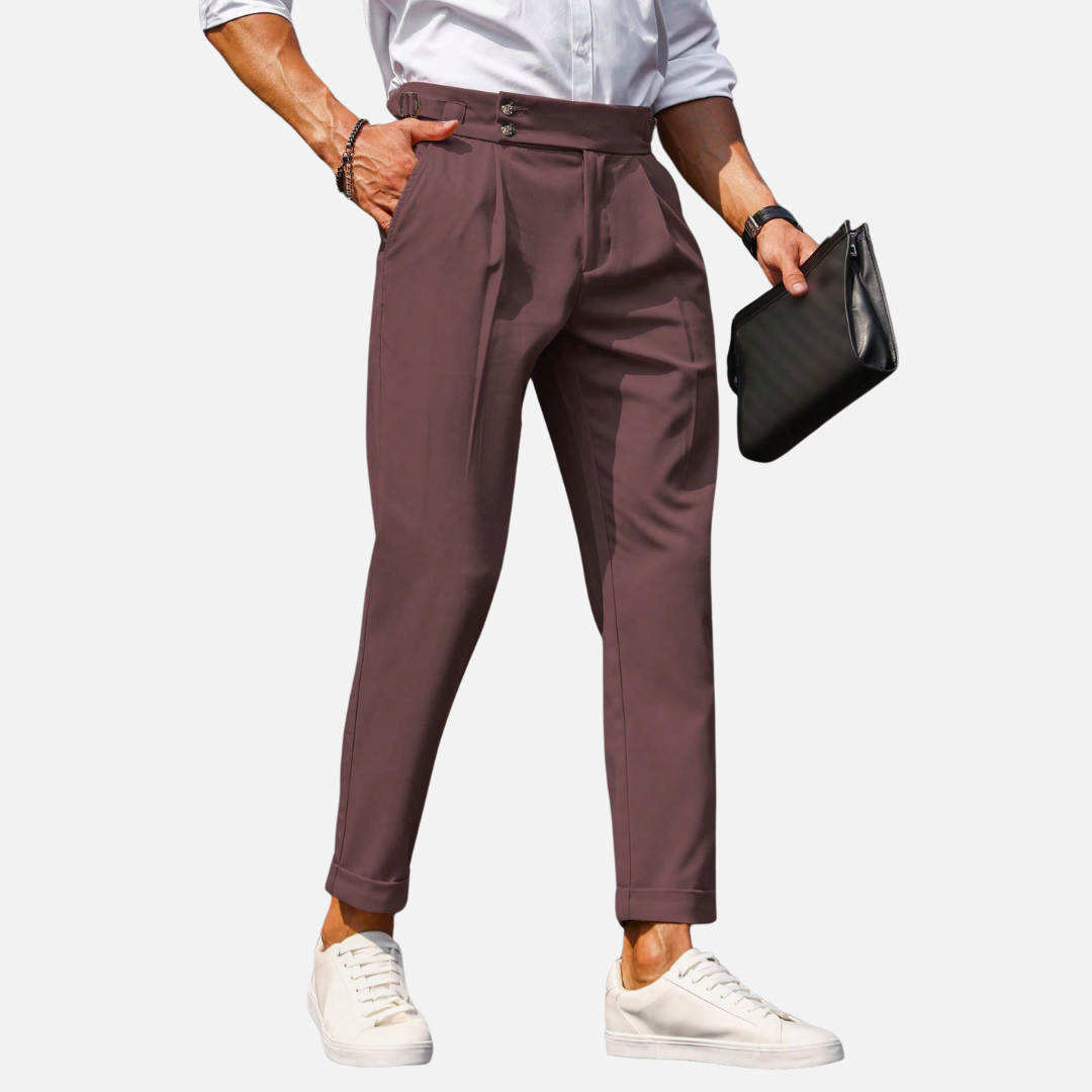Calça Social de Alfaiataria Masculina Norvitz NV169 com pregas dobradas, bolsos inclinados e modelagem clássica. Elegância e conforto em uma peça sofisticada.