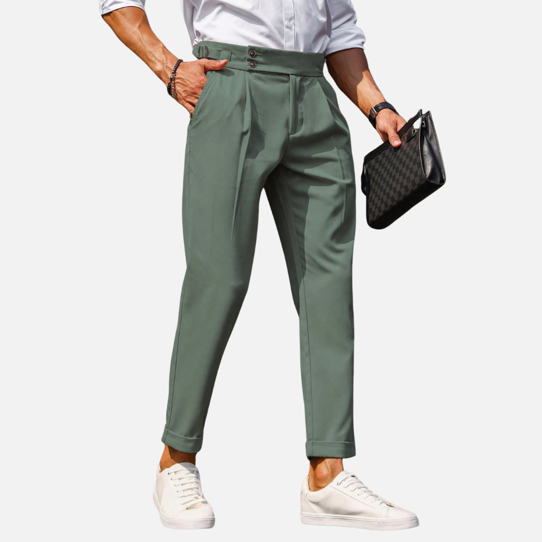 Calça Social de Alfaiataria Masculina Norvitz NV169 com pregas dobradas, bolsos inclinados e modelagem clássica. Elegância e conforto em uma peça sofisticada.