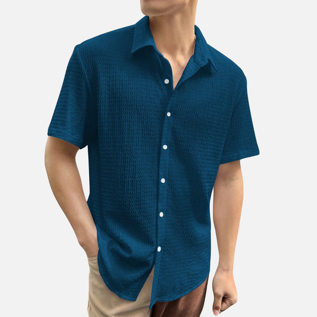 Camisa Social Masculina Norvitz NV136 com ombros caídos, tecido leve e fechamento por botões. Estilo moderno e versátil para o dia a dia.