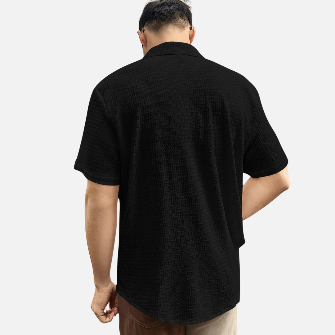 Camisa Social Masculina Norvitz NV136 com ombros caídos, tecido leve e fechamento por botões. Estilo moderno e versátil para o dia a dia.