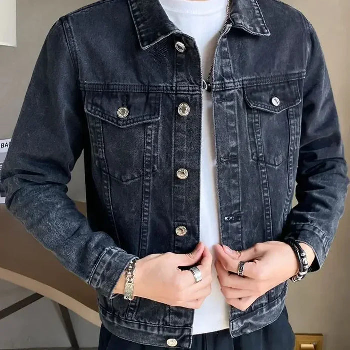 Jaqueta Jeans Masculina com Botões Norvitz NV210, ideal para looks casuais ou urbanos com design contemporâneo e conforto sofisticado.