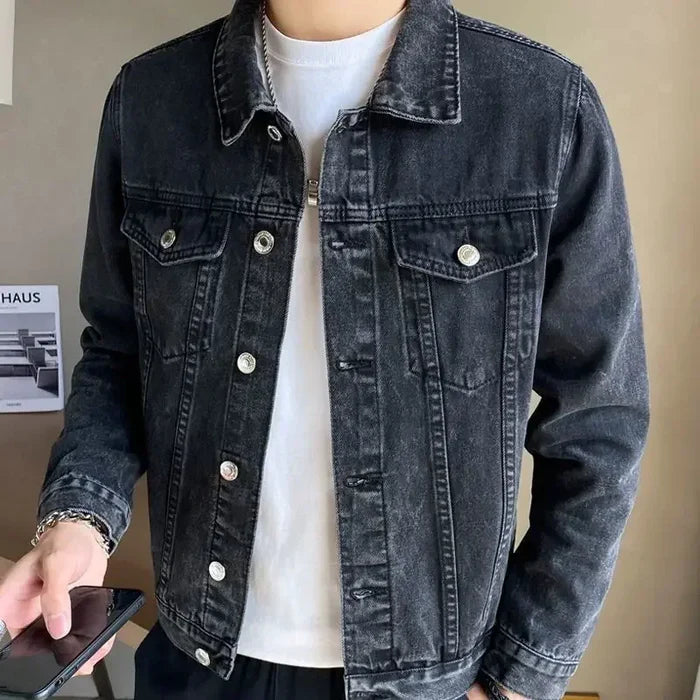 Jaqueta Jeans Masculina com Botões Norvitz NV210, ideal para looks casuais ou urbanos com design contemporâneo e conforto sofisticado.