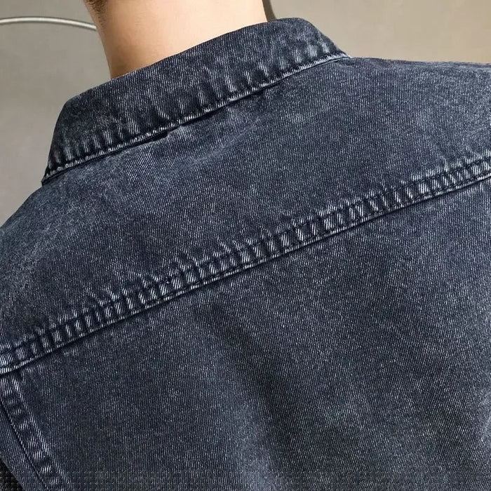 Jaqueta Jeans Masculina com Botões Norvitz NV210, ideal para looks casuais ou urbanos com design contemporâneo e conforto sofisticado.
