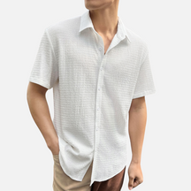 Camisa Social Masculina Norvitz NV136 com ombros caídos, tecido leve e fechamento por botões. Estilo moderno e versátil para o dia a dia.