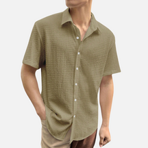 Camisa Social Masculina Norvitz NV136 com ombros caídos, tecido leve e fechamento por botões. Estilo moderno e versátil para o dia a dia.